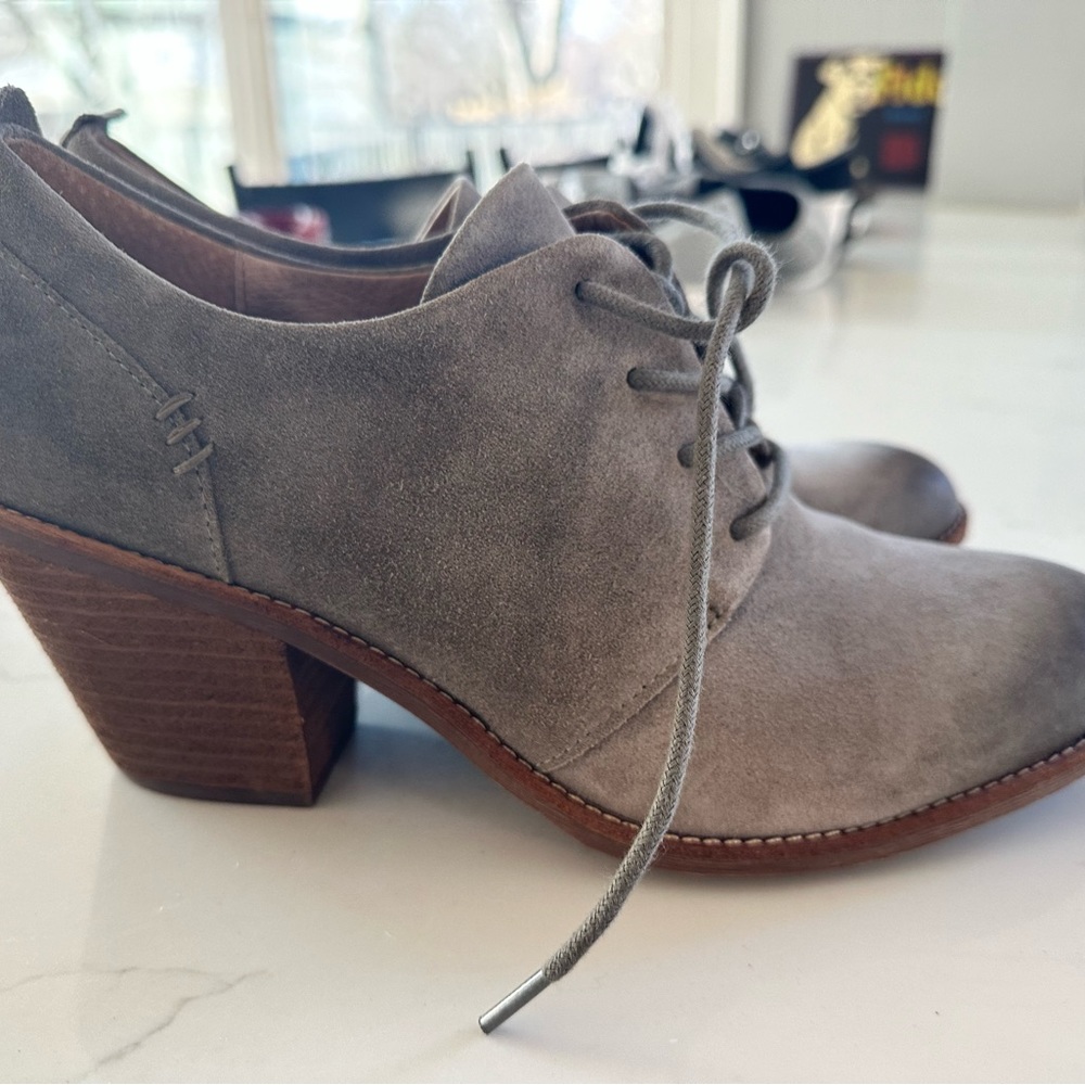Sofft 11 gray suede booties